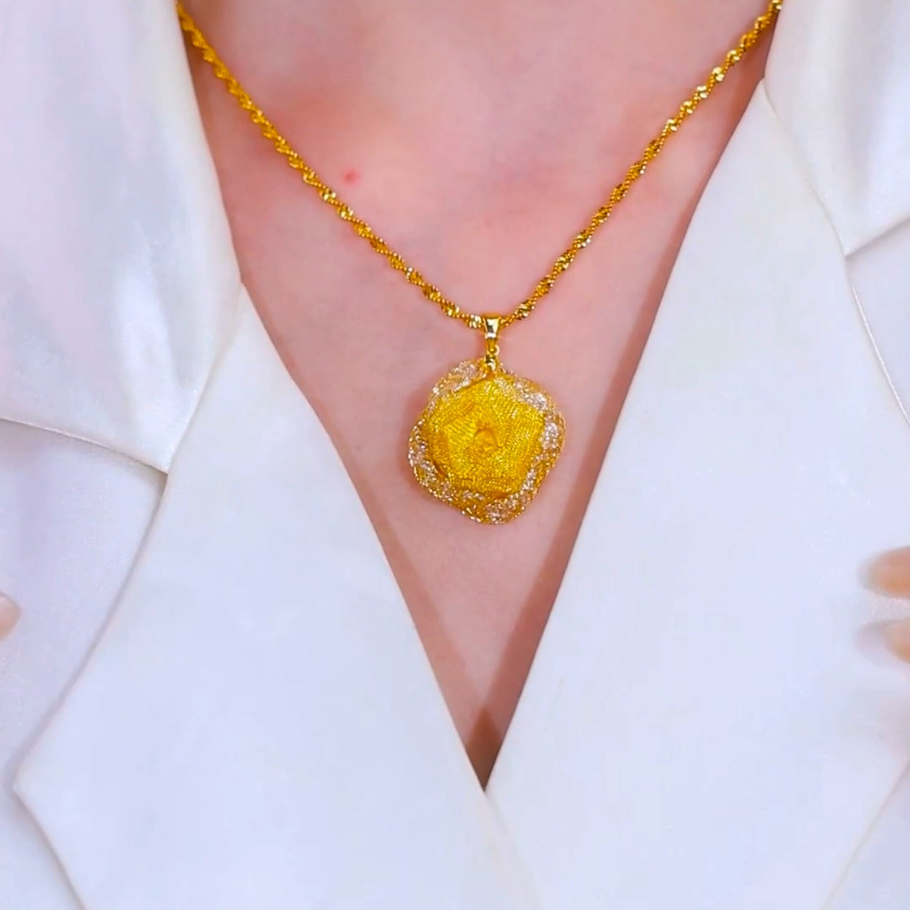 Gold Mesh Rose Necklace(24k gold plated)