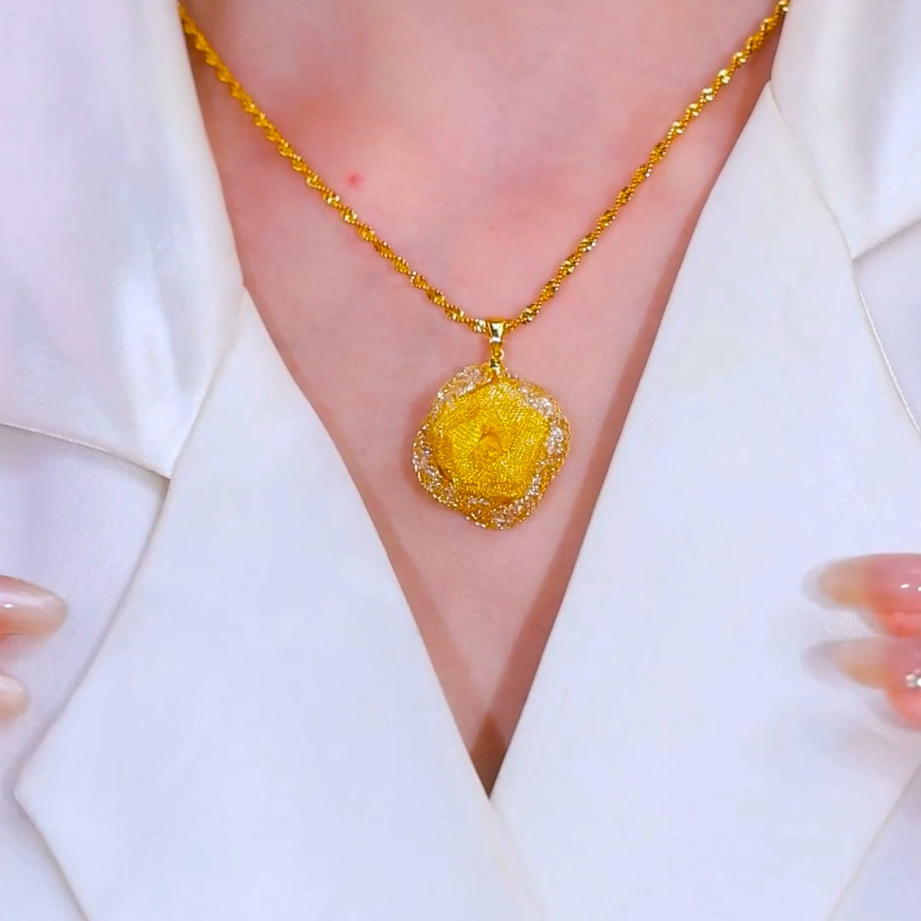 Gold Mesh Rose Necklace(24k gold plated)